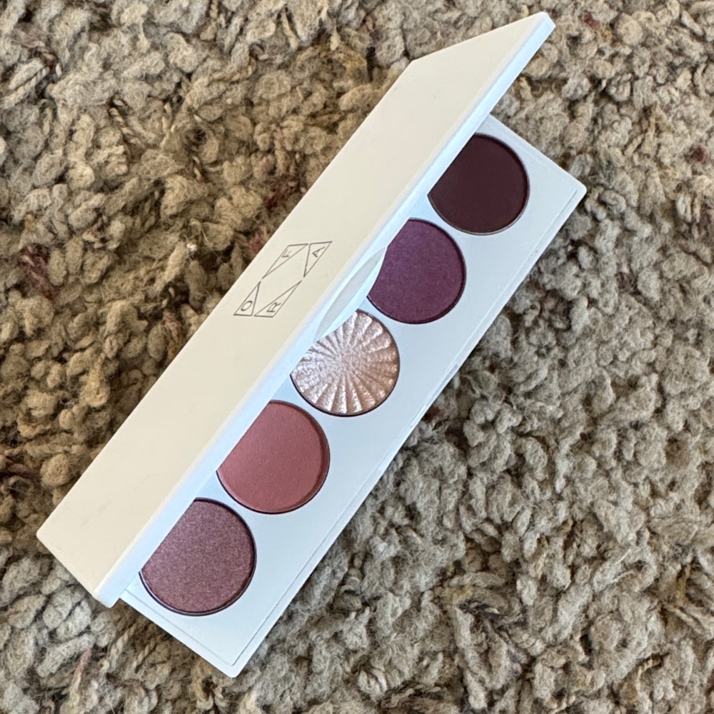 Ofra NEW Signature Symphony Eyeshadow Palette with Rich Tones